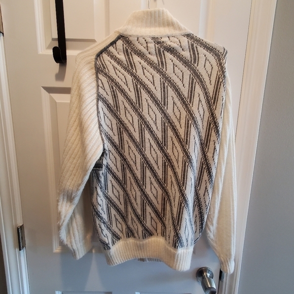ALPACA CONNECTION.  Made in Peru. Sz large front zip sweater.  Long sleeve - Picture 4 of 7